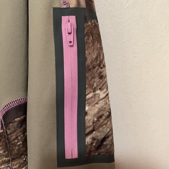 Yukon Gear 1/4 Zip Mossy Oak Camo Pullover with Pink Trim Women’s L - Picture 6 of 7